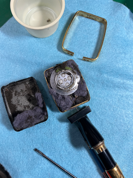 解体したMD409の内部（清掃前）